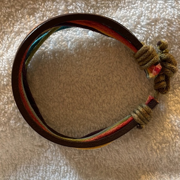 Leather and multicolored cord bracelet - Picture 2 of 3